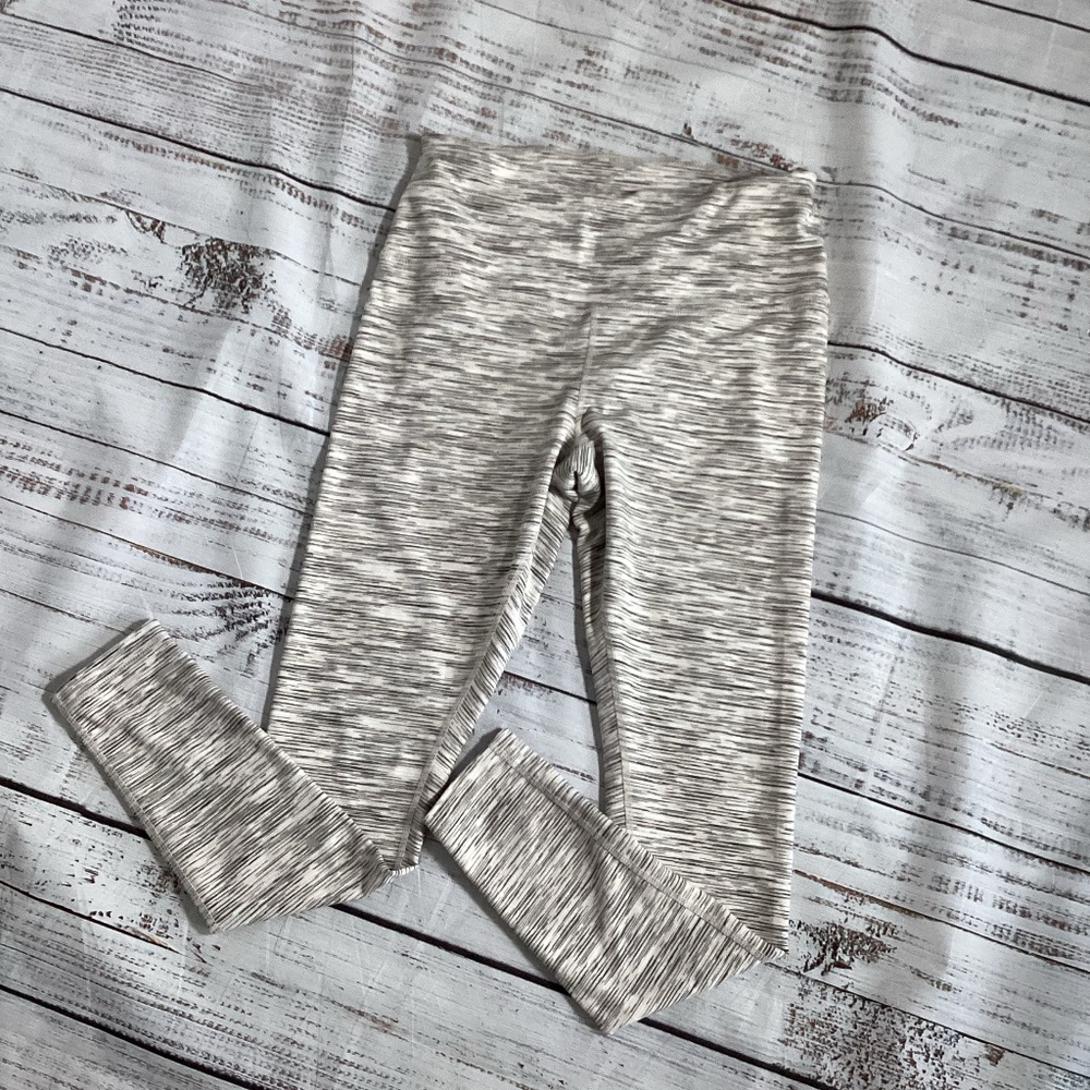 874. Zella Cream & Grey Vertical Stripe 7/8 Full Tights Size L EUC